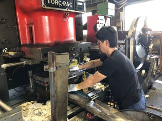 順送プレス加工の様子3
