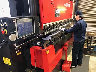 ロボット溶接加工の様子1